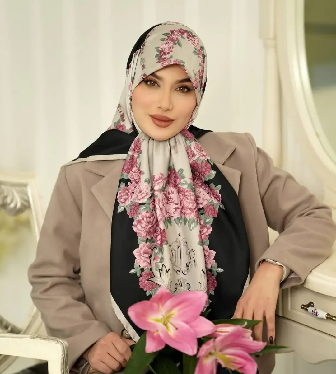 روسری ابریشم ژاکارد دور دست دوز 140